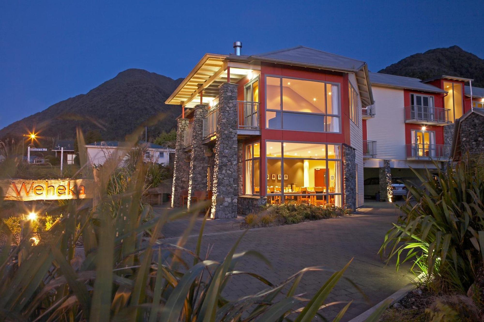 Te Weheka Boutique Hotel Fox Glacier Exteriör bild